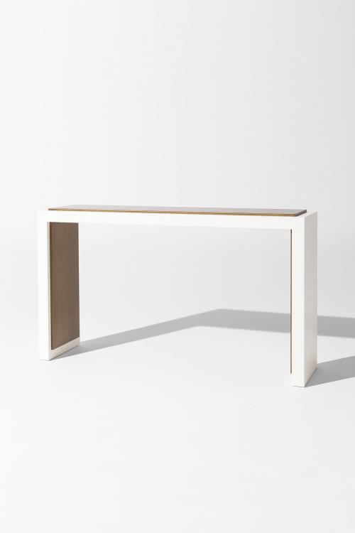 Khan console in Bianco finish and bronze metal details