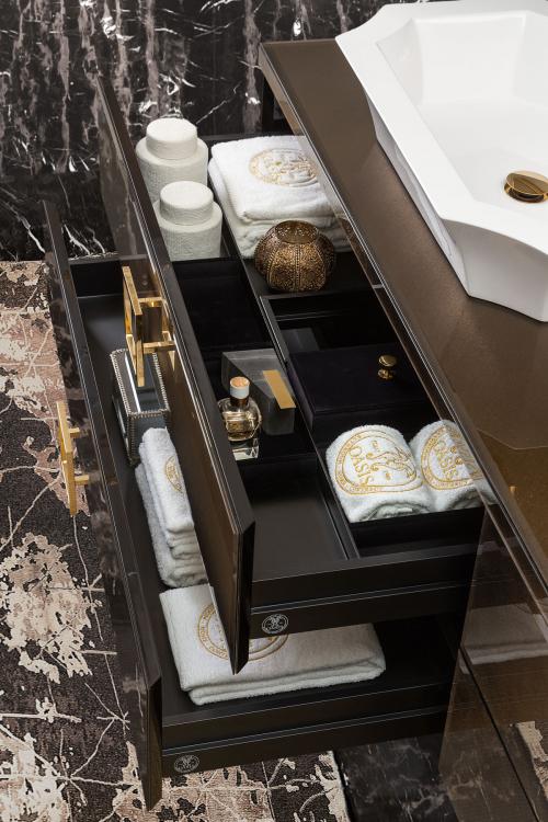 Daphne vanity unit, Saffiano glass, gold details