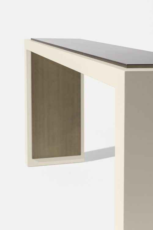 Khan console in Avorio finish and bronze metal details