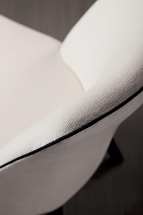 Musa chair with Moka Oak legs and covered in velvet