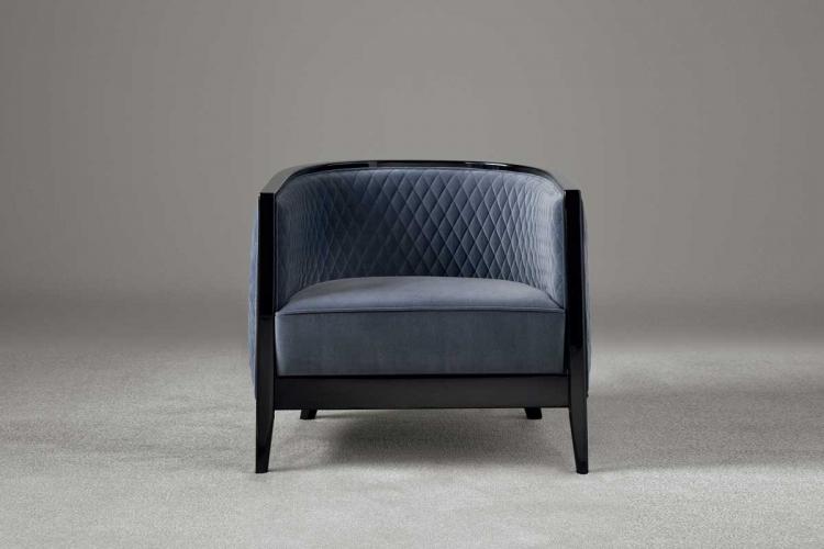 Saten armchair with Black finish structure and covered in velvet