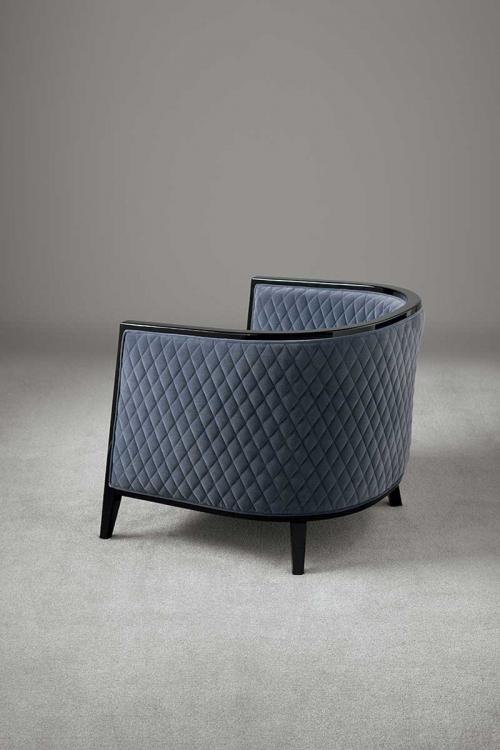Saten armchair with Black finish structure and covered in velvet