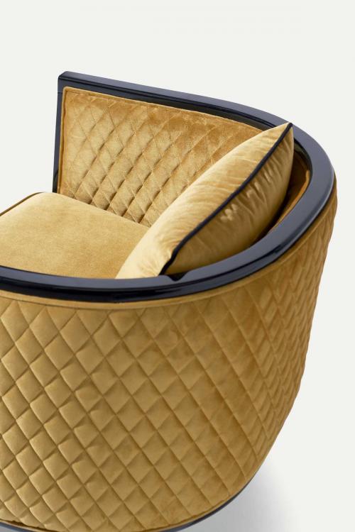 Saten armchair with Black finish structure and covered in velvet