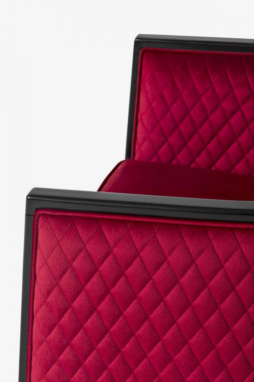 Saten armchair with Black finish structure and covered in velvet