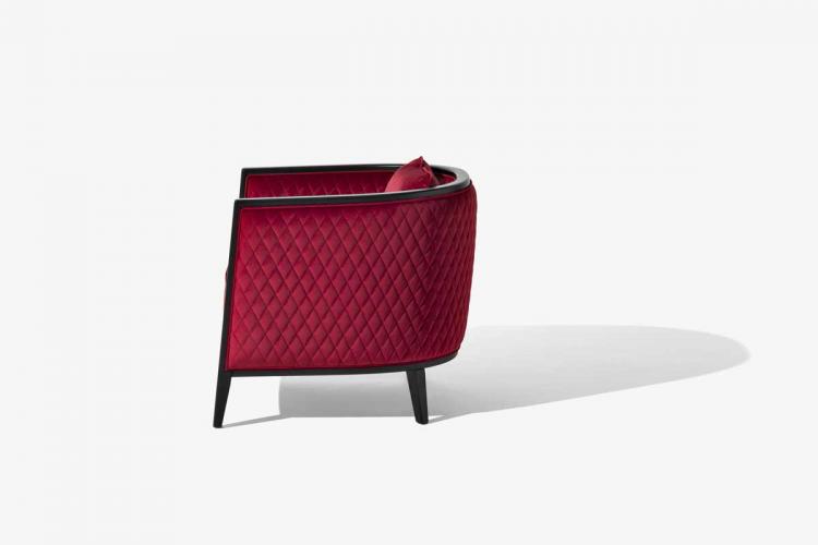 Saten armchair with Black finish structure and covered in velvet