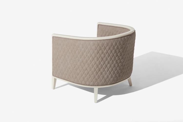 Saten armchair with Bianco finish structure and covered in leather