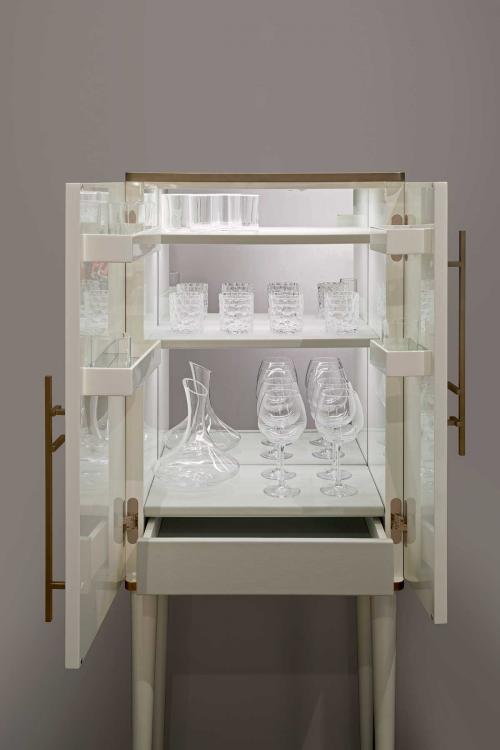 Origami bar cabinet in Avorio finish and bronze metal details