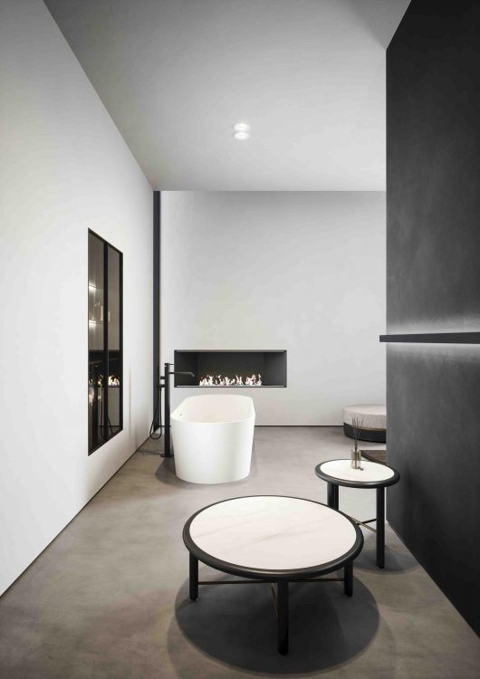 Mizar bathtub in matt white lightfeel, Marlene side tables