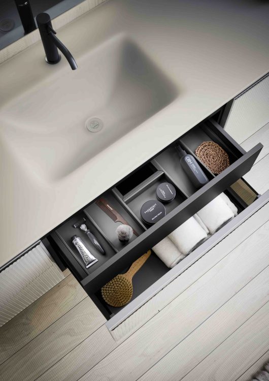 Top in Glossy Papiro lacquered glass with Rose integrated washbasin 