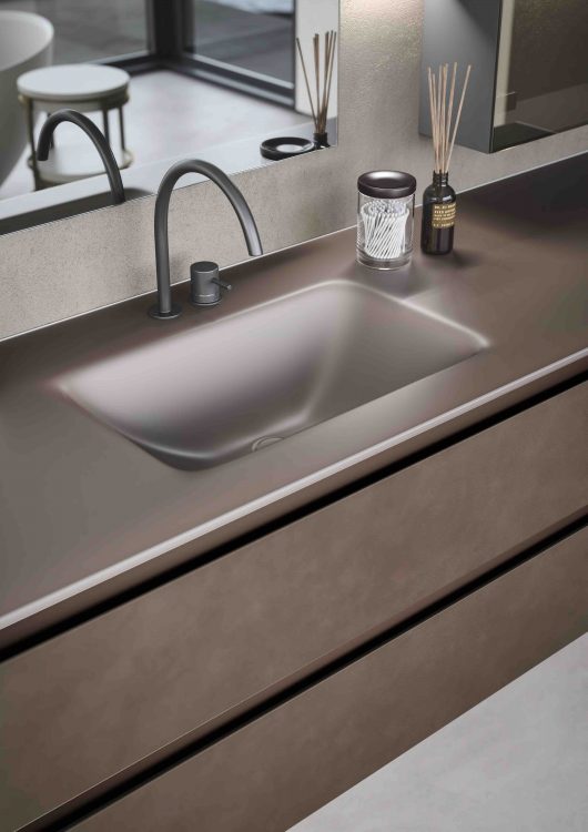 Top in Caffè satin lacquered glass with Rose integrated washbasin