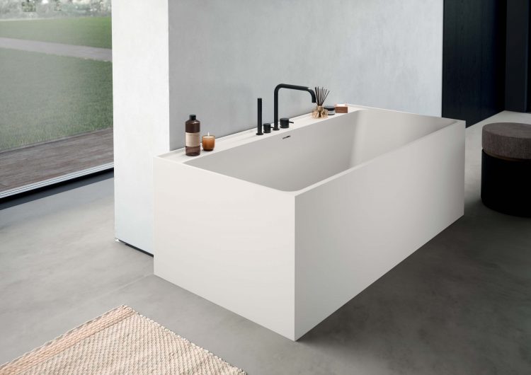 Hamal bathtub in white Purefeel