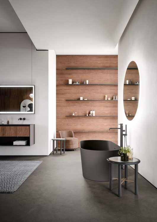 Mizar bathtub in matt Grigio pietra Lightfeel, Joyce mirror, Riga boiserie