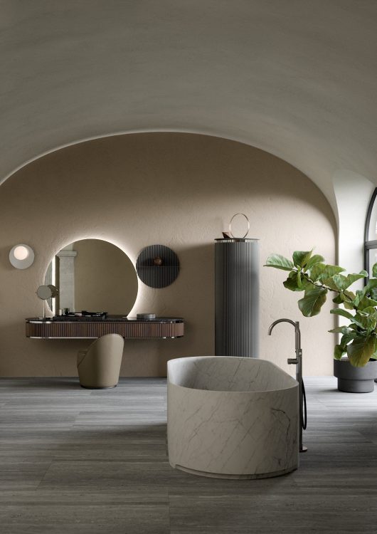 Nàos console in ribbed Walnut finish/Chrome. Top in Nero Marquinia marble 