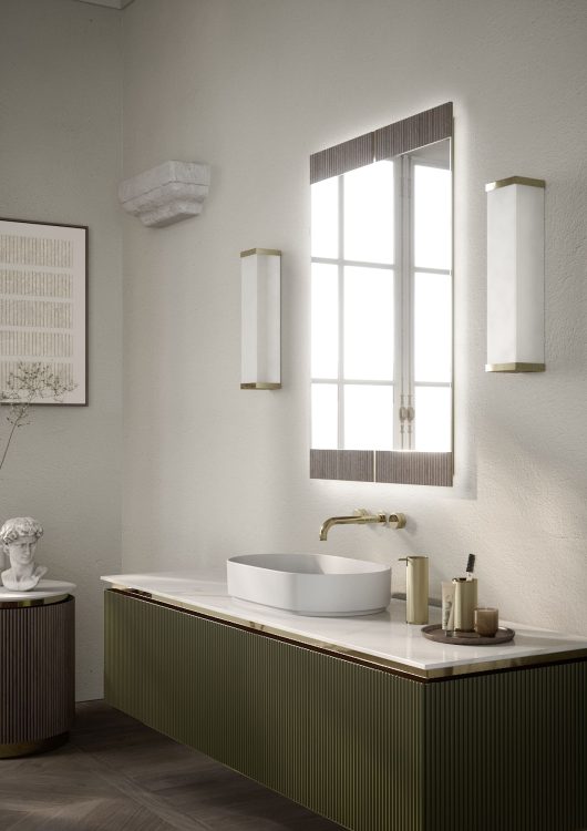 Nàos vanity unit in matt "Verde Muschio" lacquered finish/Glossy gold. Top in Calacatta Oro marble 