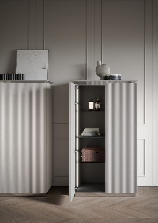 Freestanding cabinet in matt "Sabbia" lacquered finish/Chrome