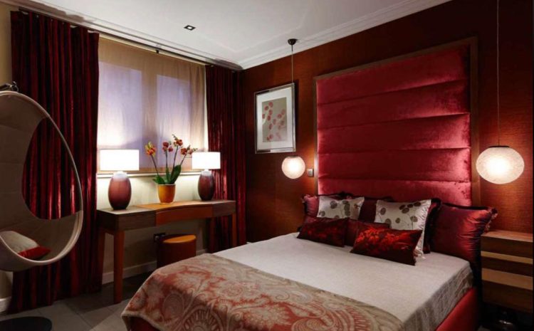 Дизайн интерьера с темной мебелью